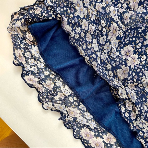 ⭐️A.M.I.⭐️ Women’s Blue Capped Sleave Blouse, Size L - Picture 3 of 8